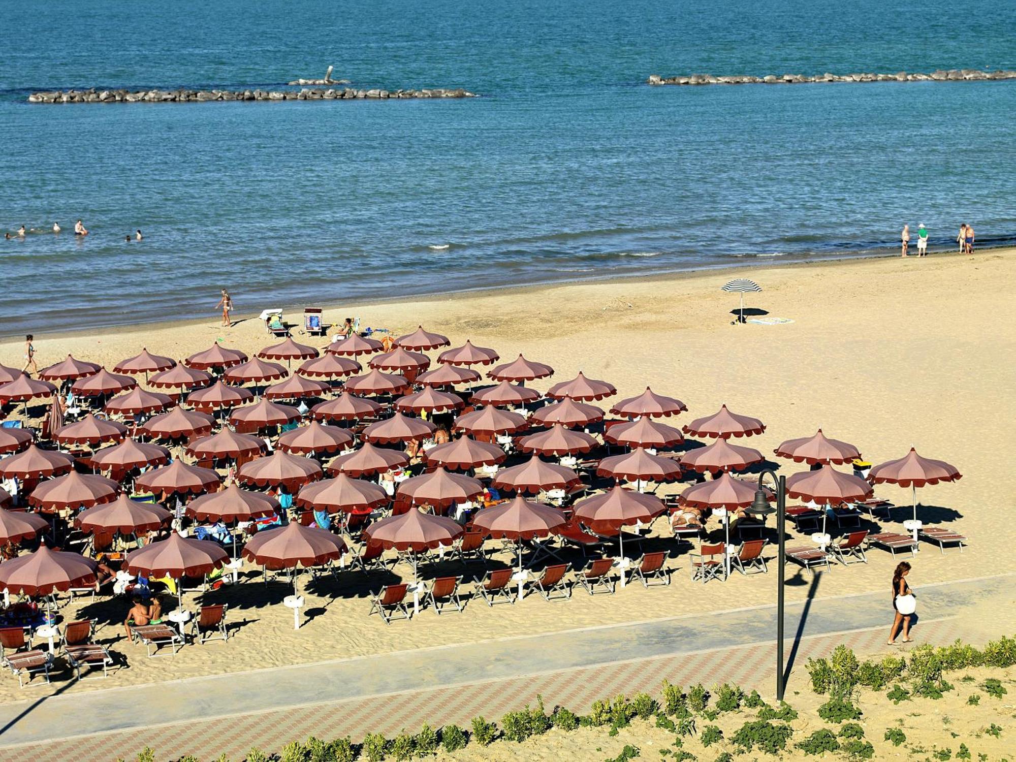 Casa Del Mar Aparthotel Roseto Degli Abruzzi Exterior photo